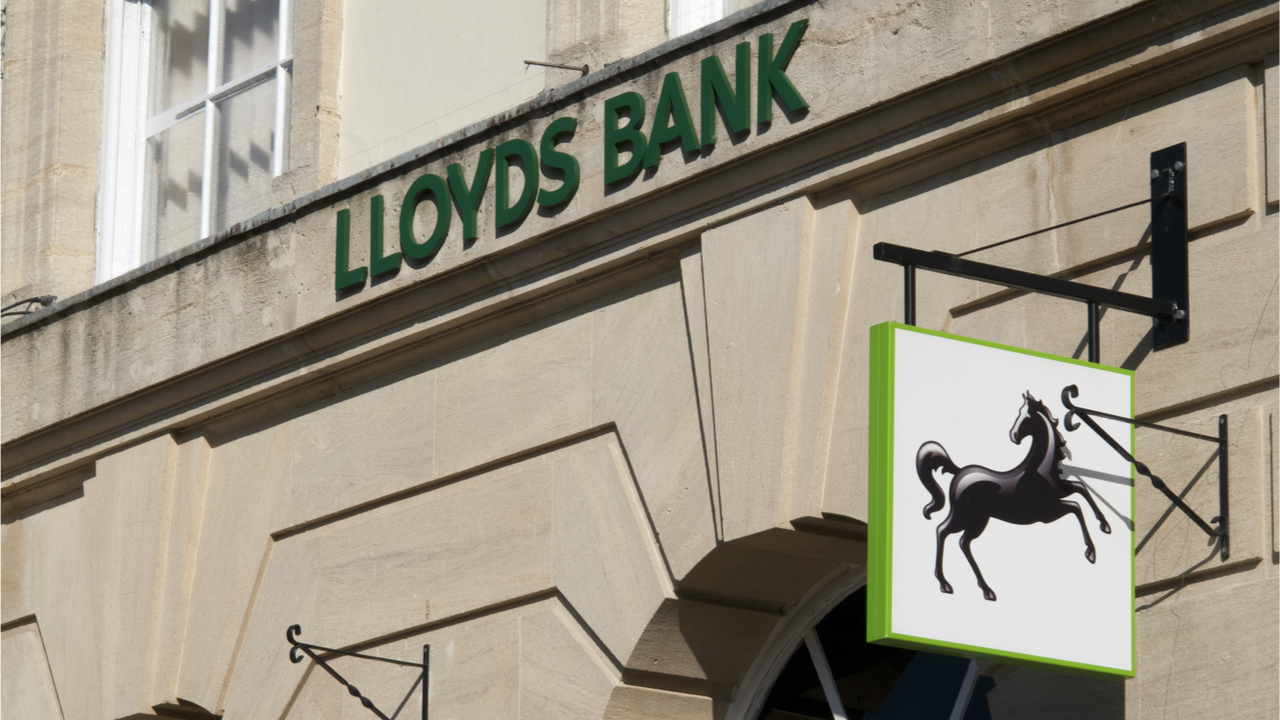 multi billion dollar financial services firm lloyds looks to hire a digital currency expert OZItbz